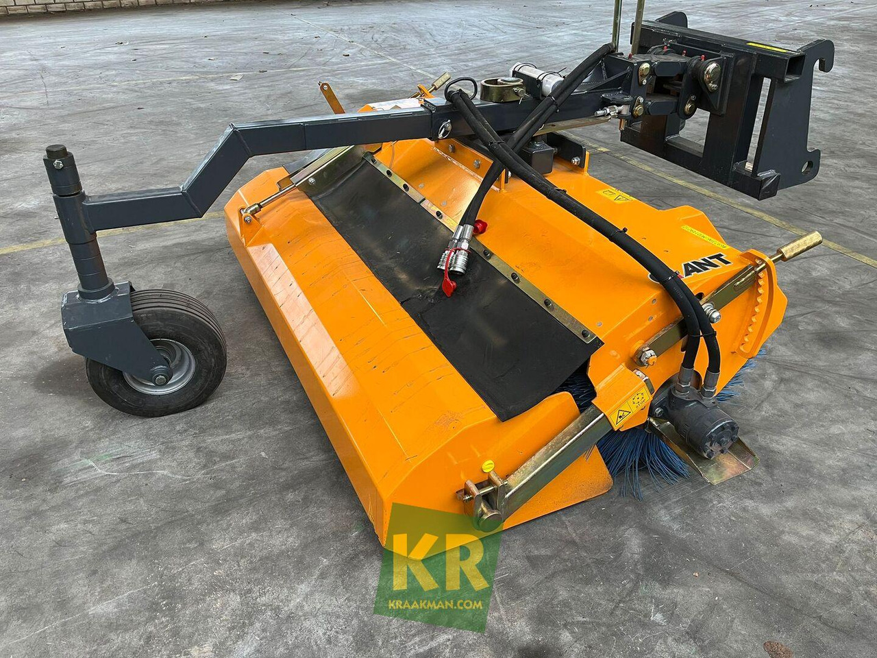 Veegmachine Giant - Broom: picture 1 Veegmachine Giant - Broom: picture 1