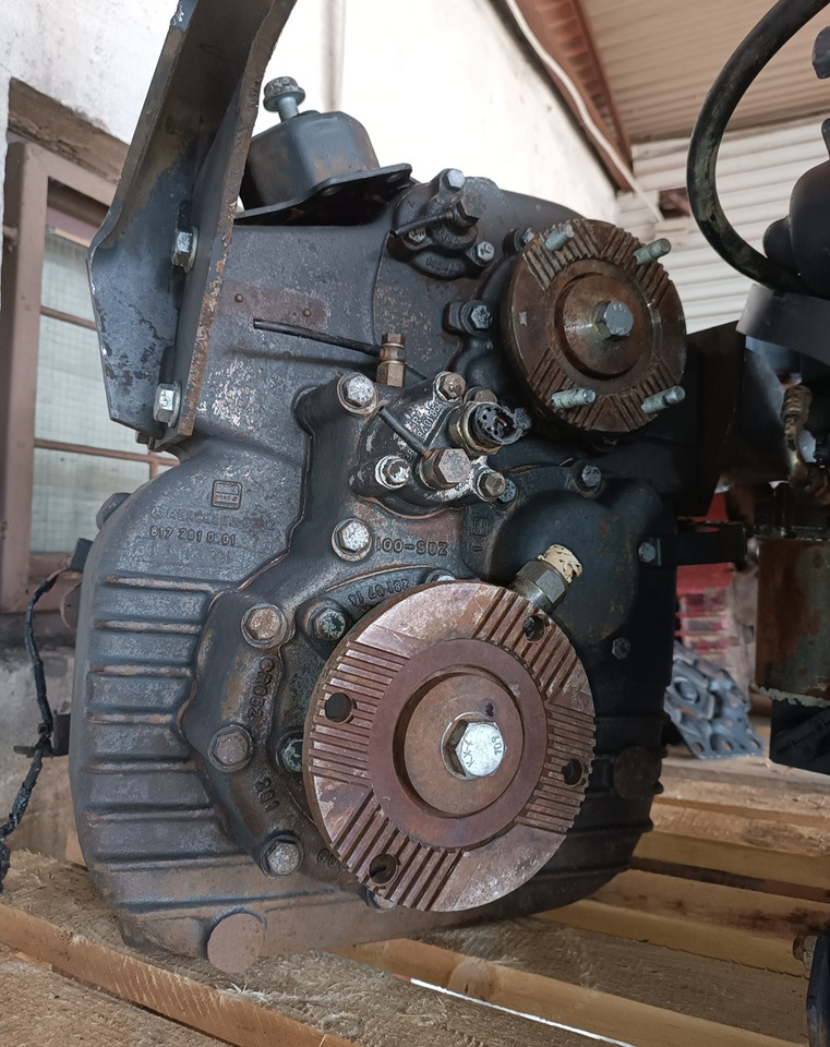 Mercedes VG900 4x4 SK 1824 1827 - Swing motor: picture 1 Mercedes VG900 4x4 SK 1824 1827 - Swing motor: picture 1