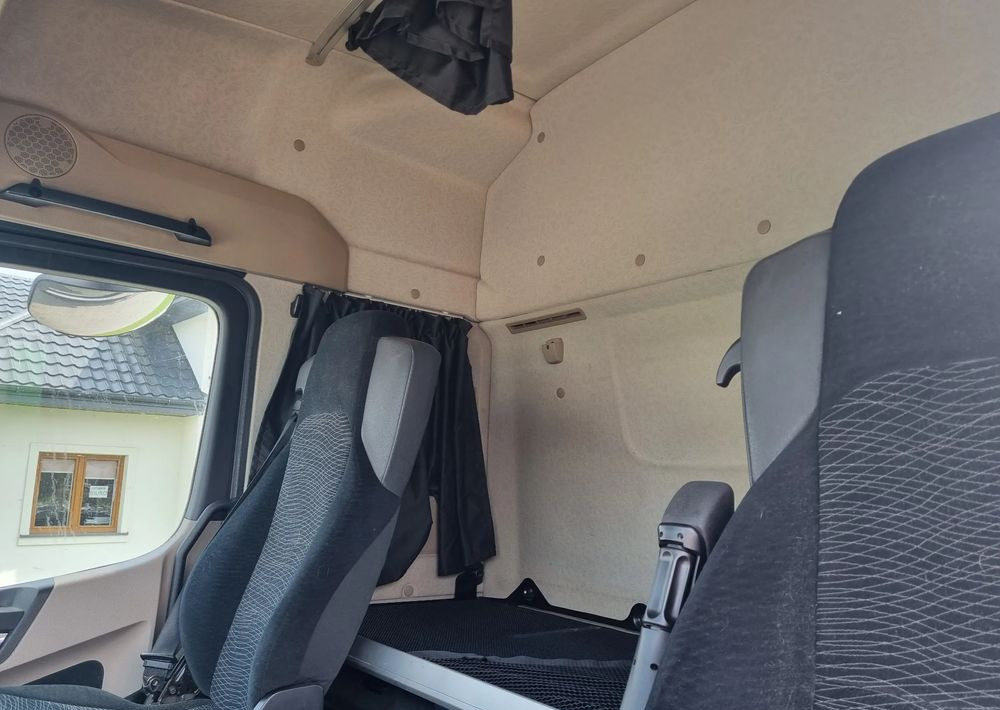 Mercedes-Benz Actros 1836 - Curtainsider truck: picture 5 Mercedes-Benz Actros 1836 - Curtainsider truck: picture 5