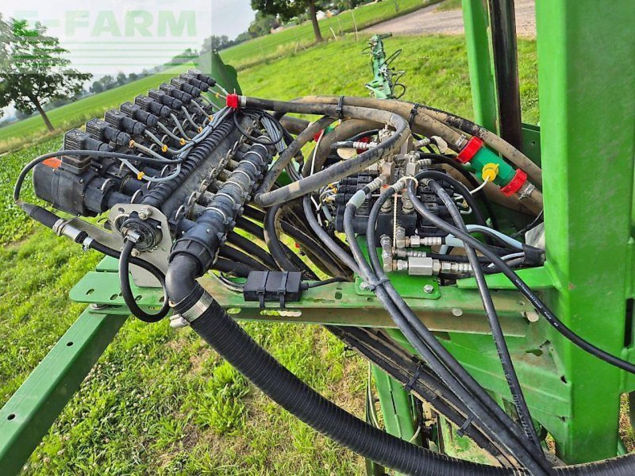 Amazone ux 3200 super - Trailed sprayer: picture 5 Amazone ux 3200 super - Trailed sprayer: picture 5