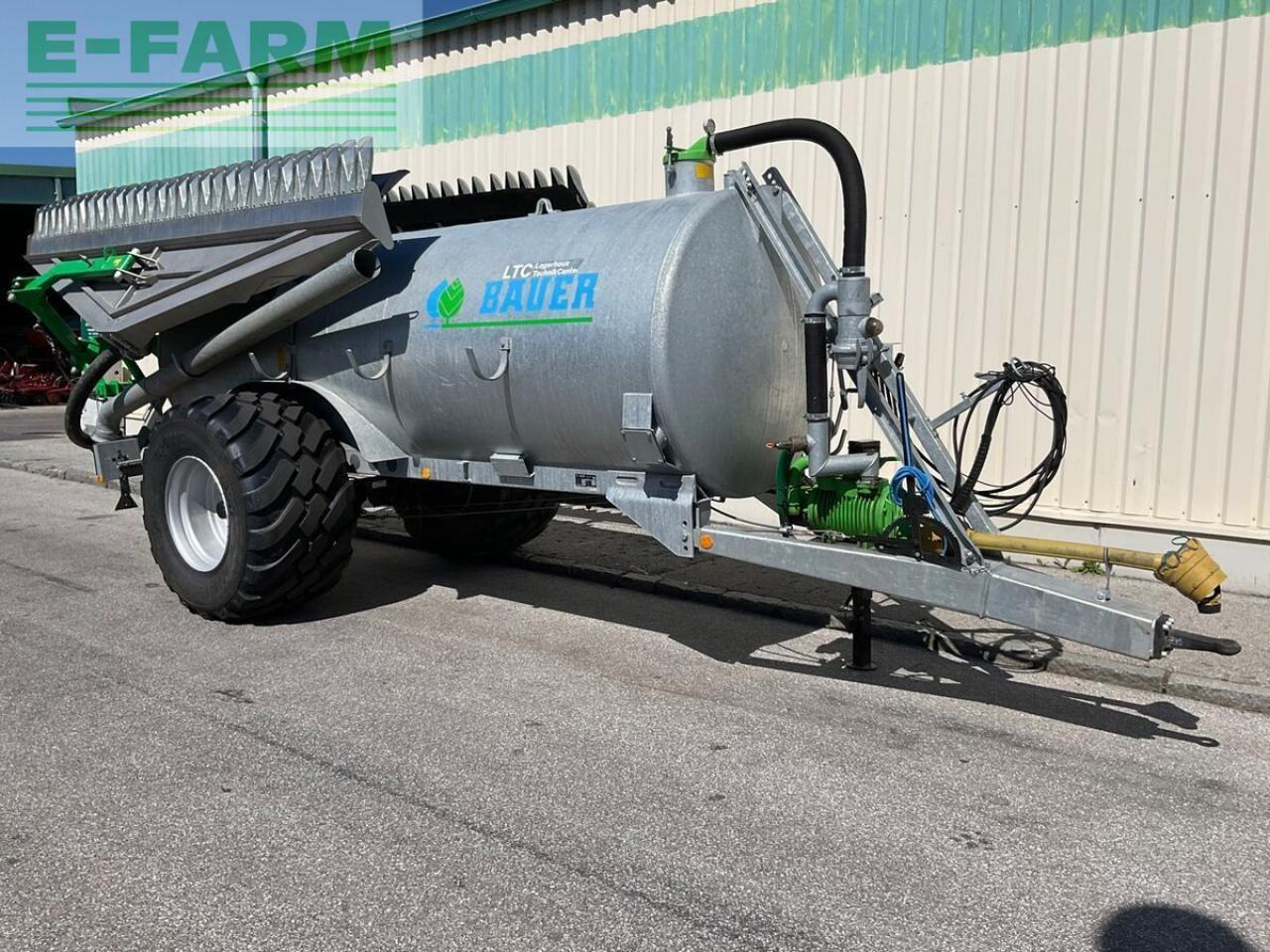 Bauer v 81 mit schleppfix sfa 9 - Slurry tanker: picture 1 Bauer v 81 mit schleppfix sfa 9 - Slurry tanker: picture 1