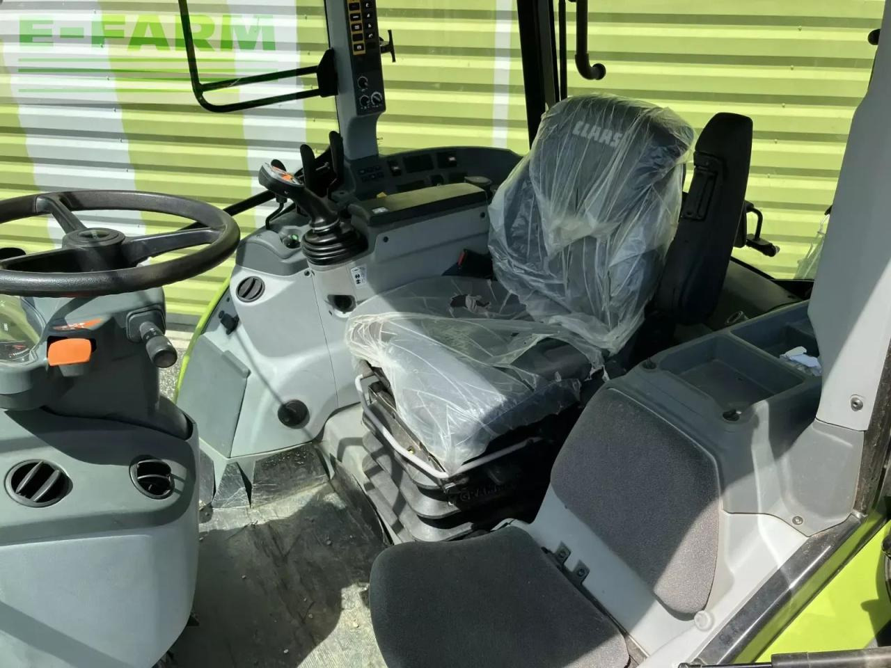 CLAAS arion 430 panoramic + fl 100 c - Farm tractor: picture 3 CLAAS arion 430 panoramic + fl 100 c - Farm tractor: picture 3