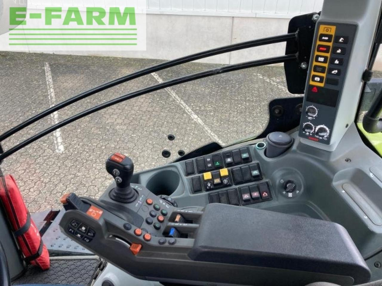 Farm tractor CLAAS axion 800 cis+: picture 11
