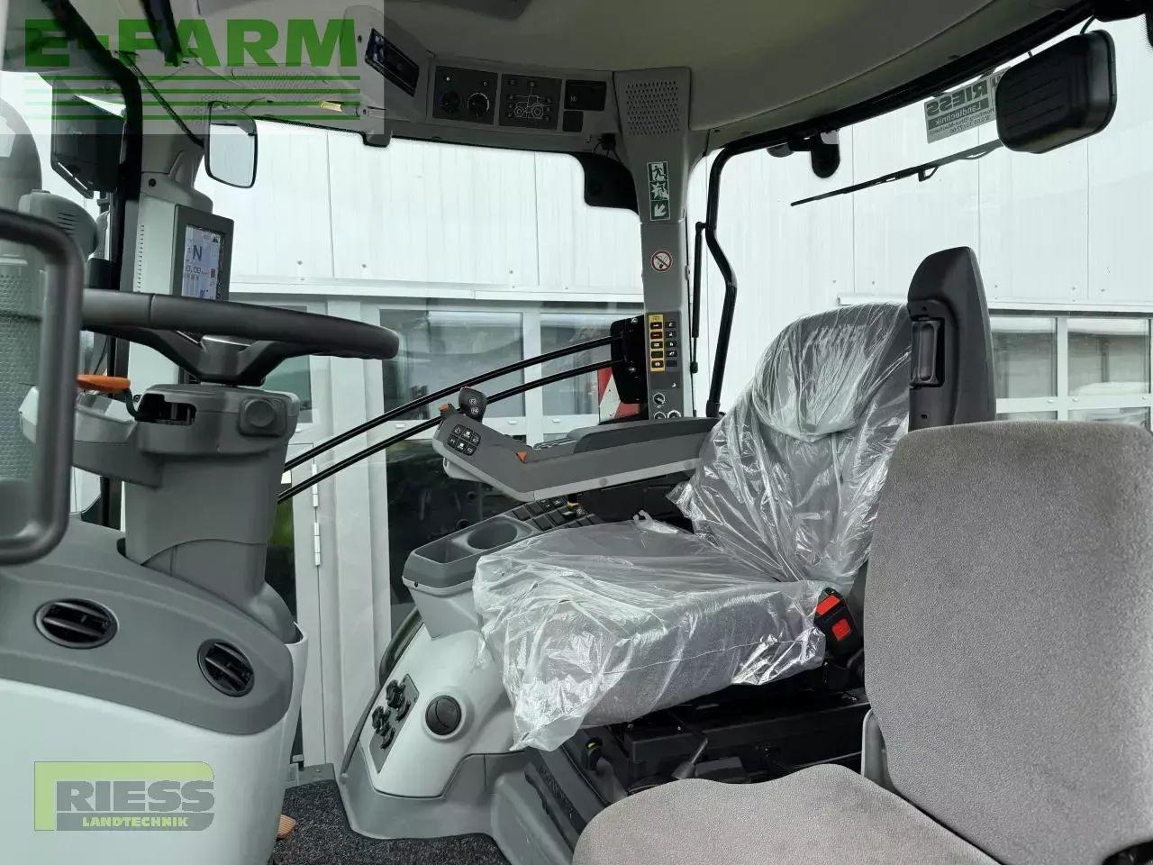 CLAAS axion 800 cis+ hexashift HEXASHIFT CIS+ - Farm tractor: picture 4 CLAAS axion 800 cis+ hexashift HEXASHIFT CIS+ - Farm tractor: picture 4