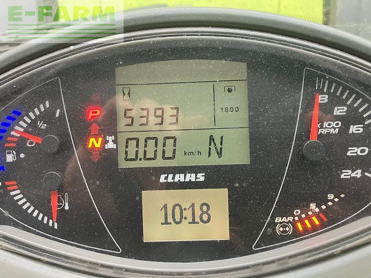 Farm tractor CLAAS axion 920: picture 13