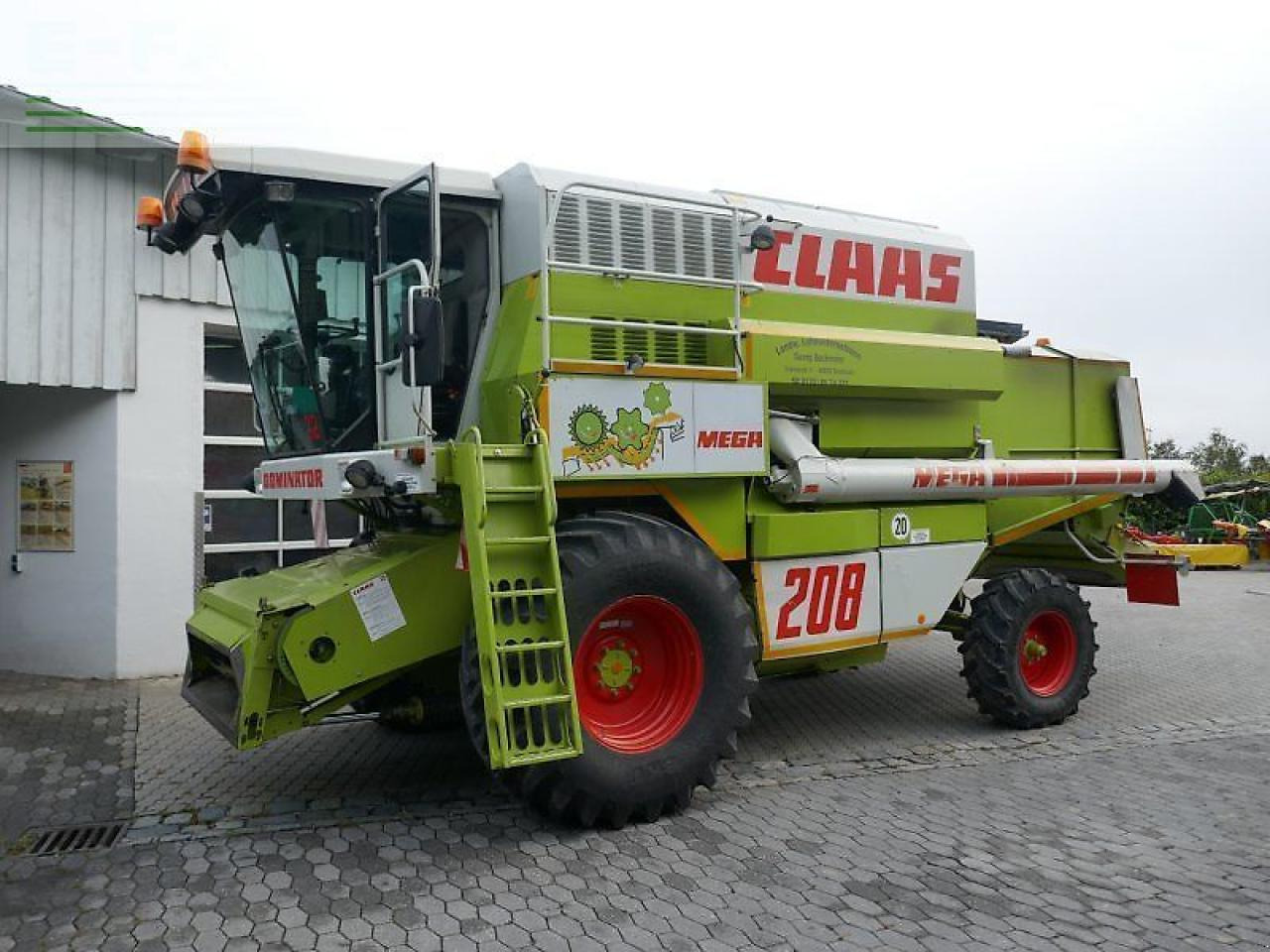 CLAAS dominator 208 mega - Combine harvester: picture 1 CLAAS dominator 208 mega - Combine harvester: picture 1