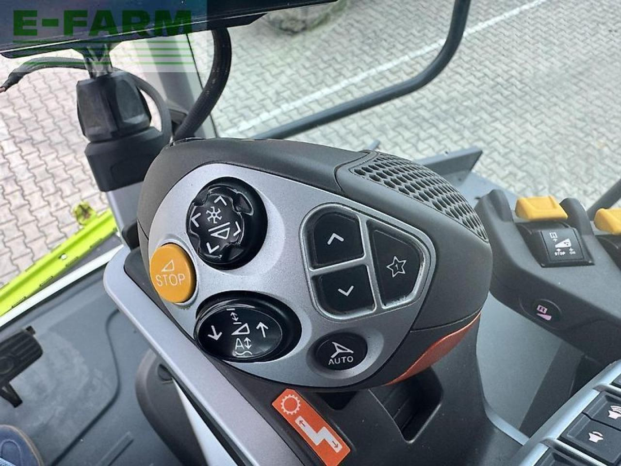 CLAAS lexion 8700 tt - Combine harvester: picture 2 CLAAS lexion 8700 tt - Combine harvester: picture 2