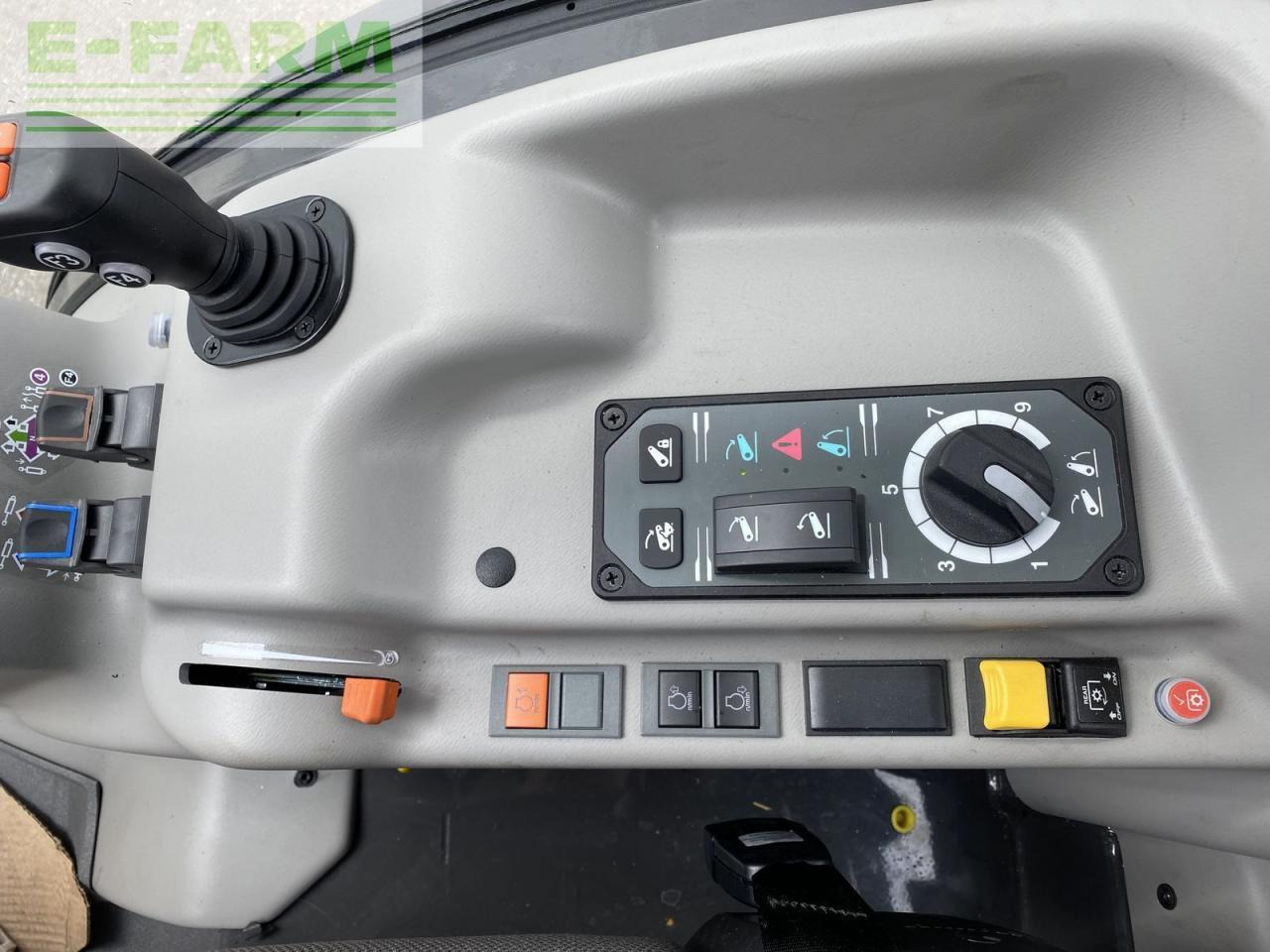 Farm tractor CLAAS nexos 240 l trend: picture 13
