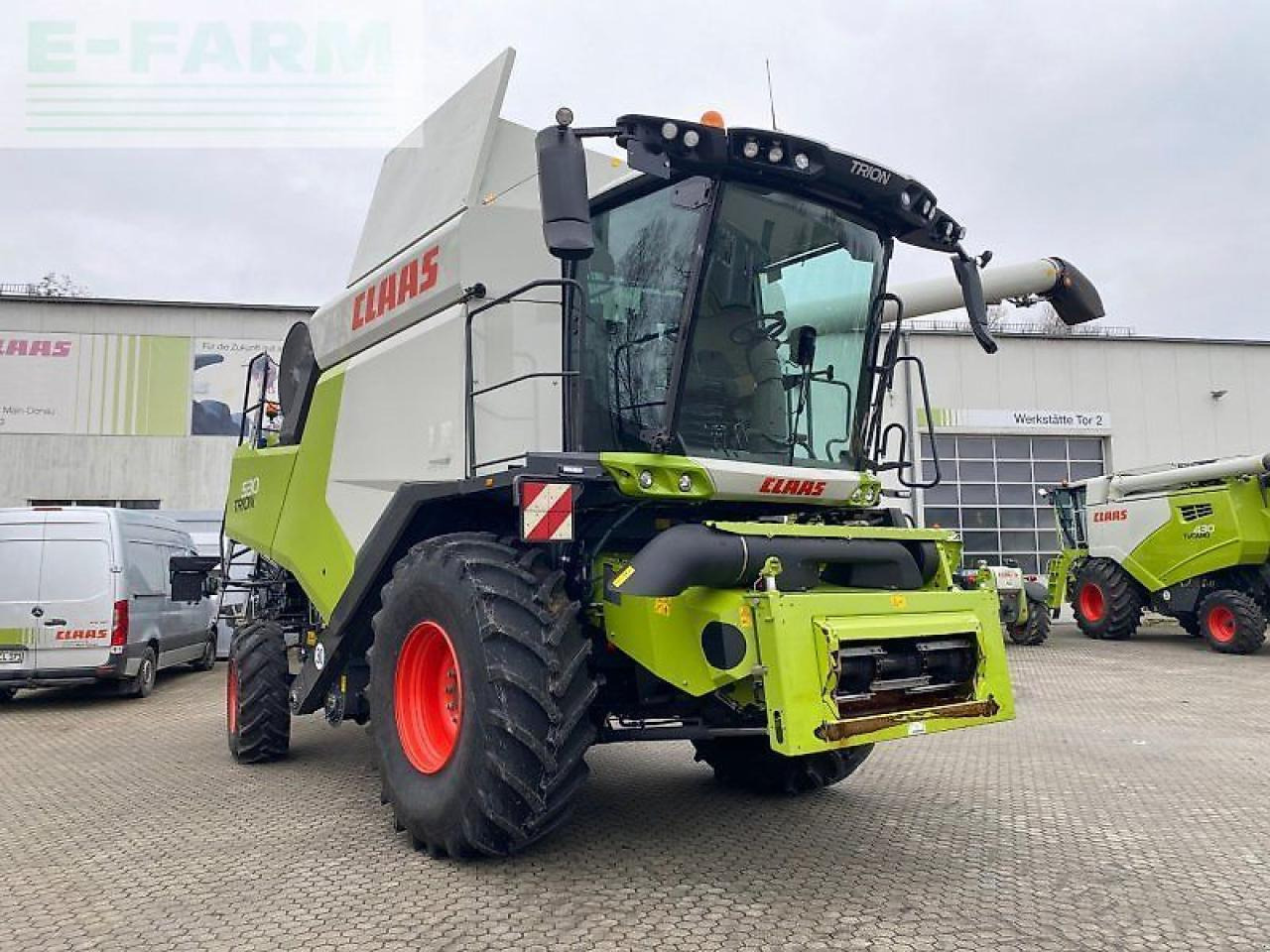 CLAAS trion 530 mit sw v 680 - Combine harvester: picture 2 CLAAS trion 530 mit sw v 680 - Combine harvester: picture 2