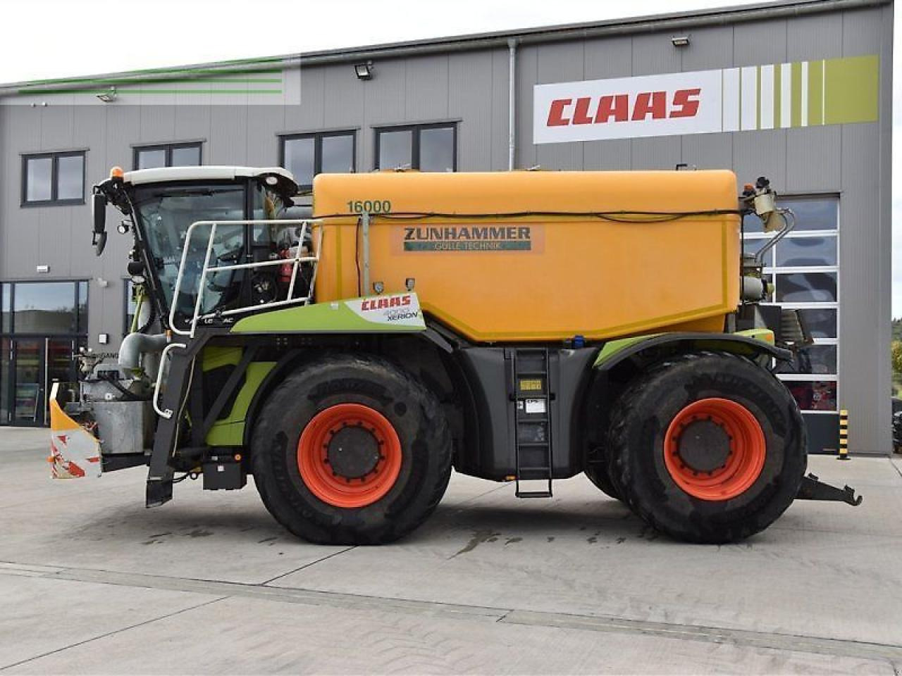 CLAAS xerion 4000 saddle trac SADDLE TRAC - Farm tractor: picture 4 CLAAS xerion 4000 saddle trac SADDLE TRAC - Farm tractor: picture 4