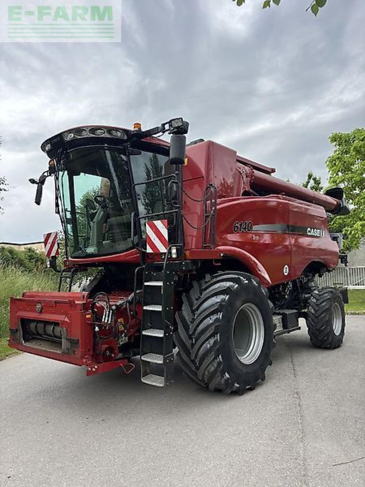 Case-IH axial-flow 6140 - Combine harvester: picture 1 Case-IH axial-flow 6140 - Combine harvester: picture 1