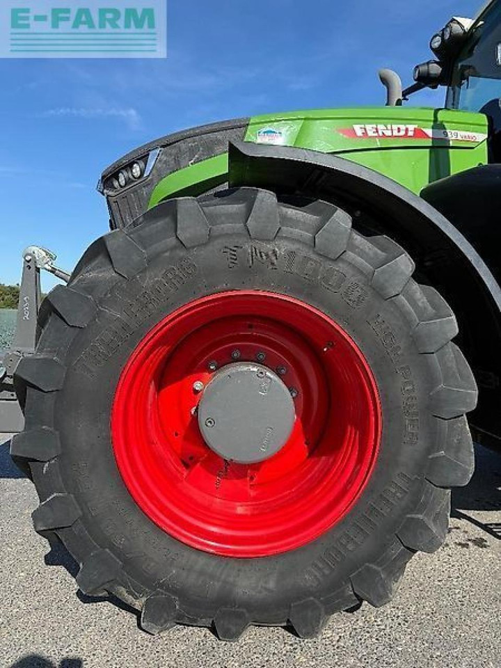Farm tractor Fendt 939: picture 9