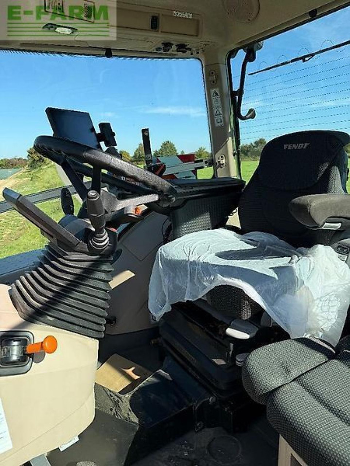 Farm tractor Fendt 939: picture 12