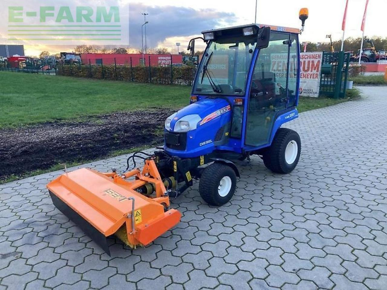 Iseki tgx 237 kehrmaschine, sichermäher - Farm tractor: picture 1 Iseki tgx 237 kehrmaschine, sichermäher - Farm tractor: picture 1