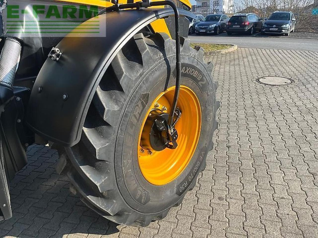Farm tractor JCB 4220 fastrac: picture 6