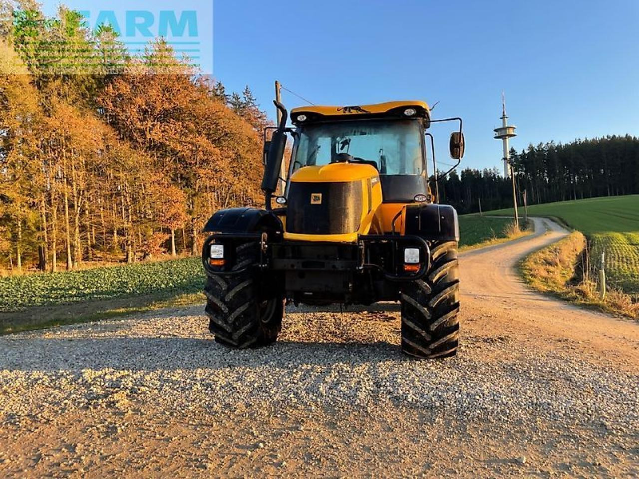 Farm tractor JCB fastrac 3200: picture 13