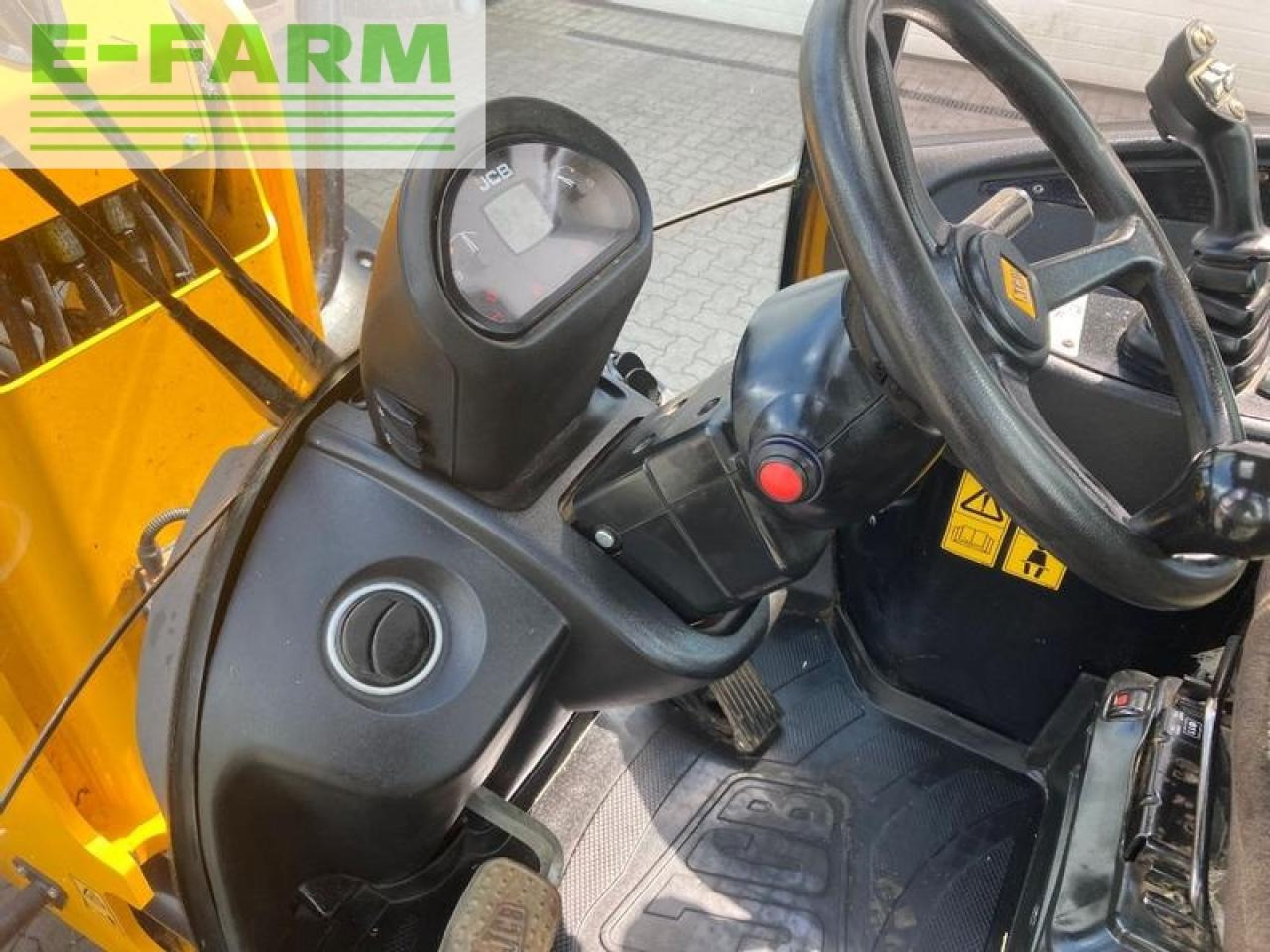 Mini excavator JCB tm220t4a: picture 10