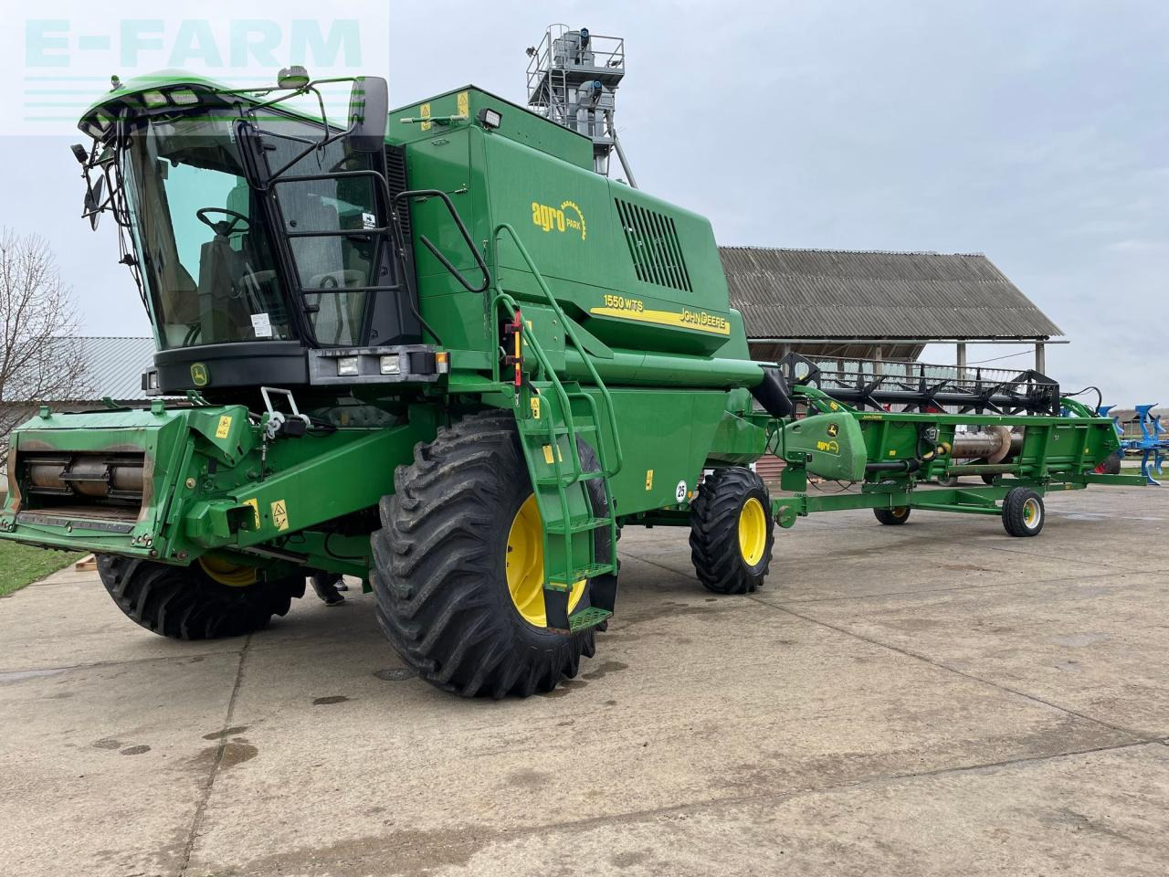 John Deere 1550 WTS - Combine harvester: picture 2 John Deere 1550 WTS - Combine harvester: picture 2