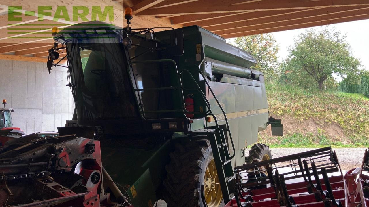 John Deere 2256 HillMaster - Combine harvester: picture 1 John Deere 2256 HillMaster - Combine harvester: picture 1