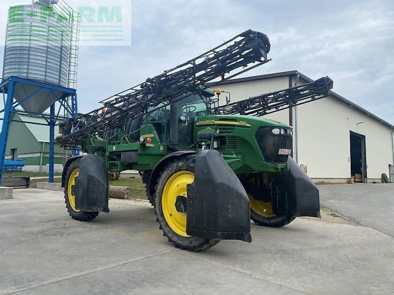 John Deere 4720 - Trailed sprayer: picture 3 John Deere 4720 - Trailed sprayer: picture 3