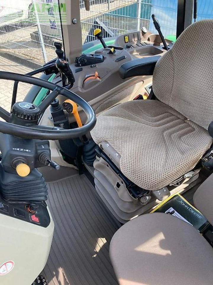 John Deere 5090m - Farm tractor: picture 3 John Deere 5090m - Farm tractor: picture 3