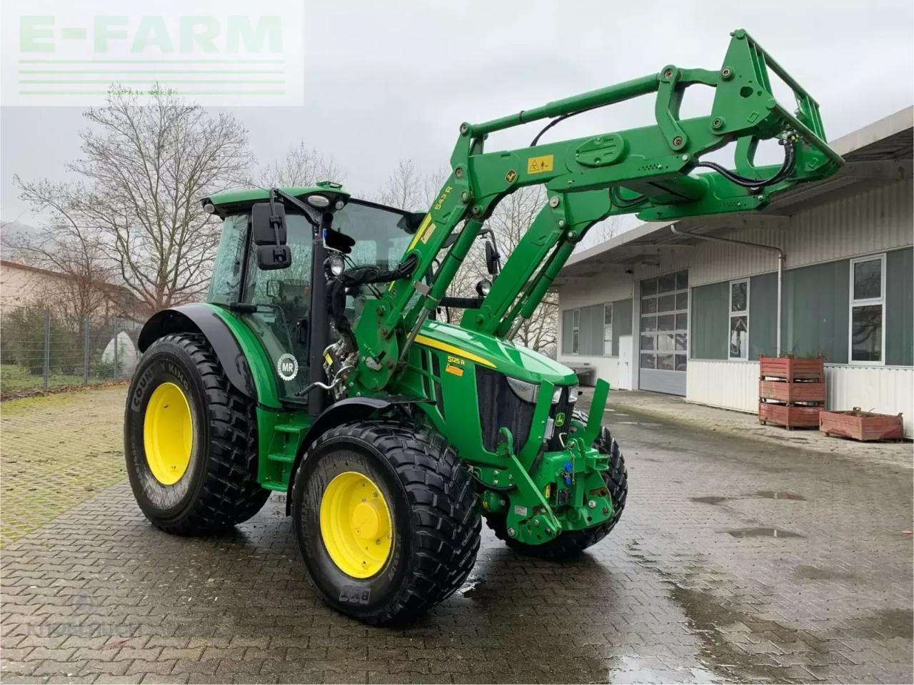 John Deere 5125r - Farm tractor: picture 3 John Deere 5125r - Farm tractor: picture 3
