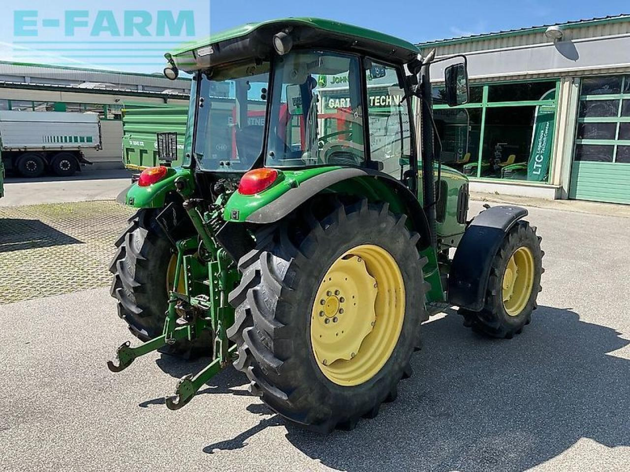 John Deere 5820 - Farm tractor: picture 3 John Deere 5820 - Farm tractor: picture 3