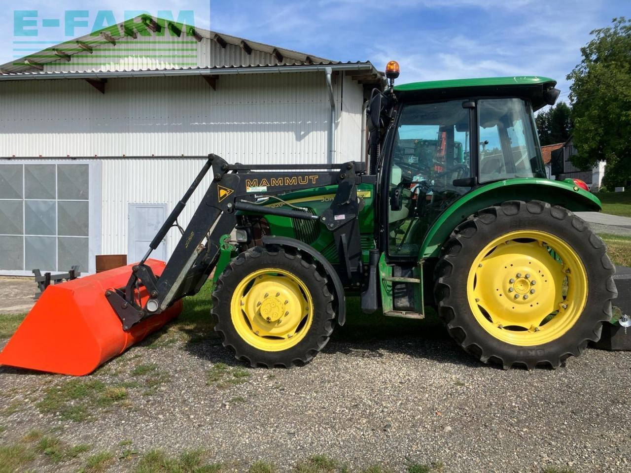 John Deere 5820 - Farm tractor: picture 2 John Deere 5820 - Farm tractor: picture 2