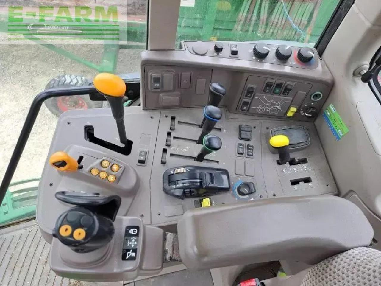 Farm tractor John Deere 6110m: picture 8