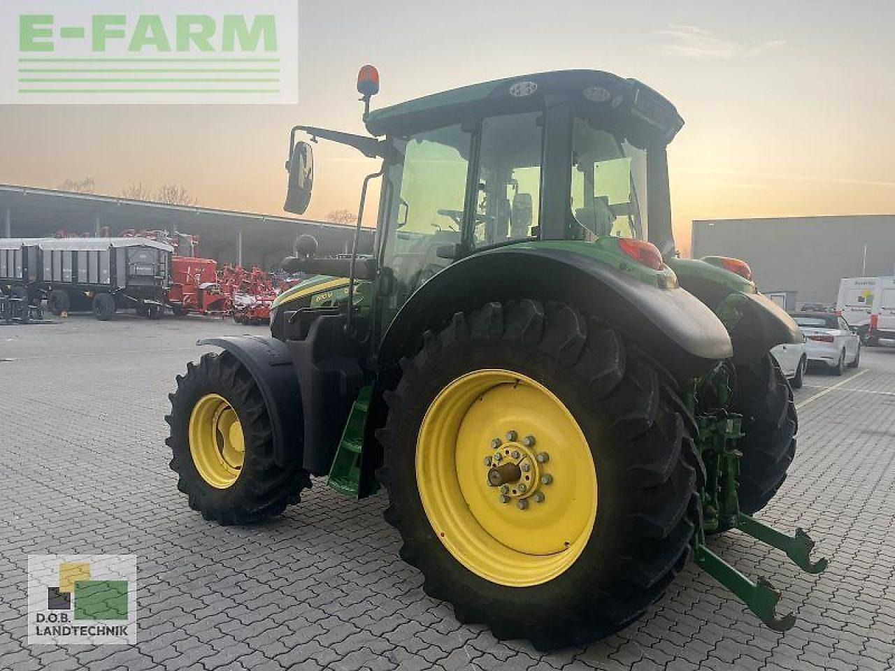 John Deere 6110m - Farm tractor: picture 3 John Deere 6110m - Farm tractor: picture 3