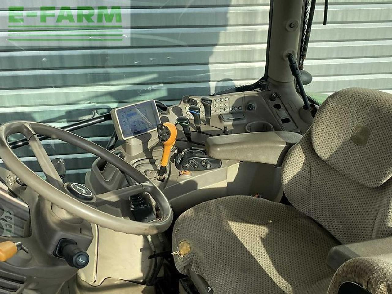 John Deere 6115r - Farm tractor: picture 5 John Deere 6115r - Farm tractor: picture 5