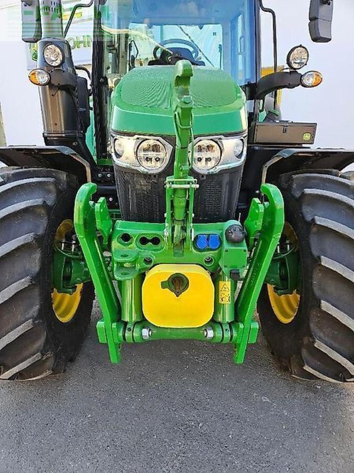 Farm tractor John Deere 6120m: picture 6