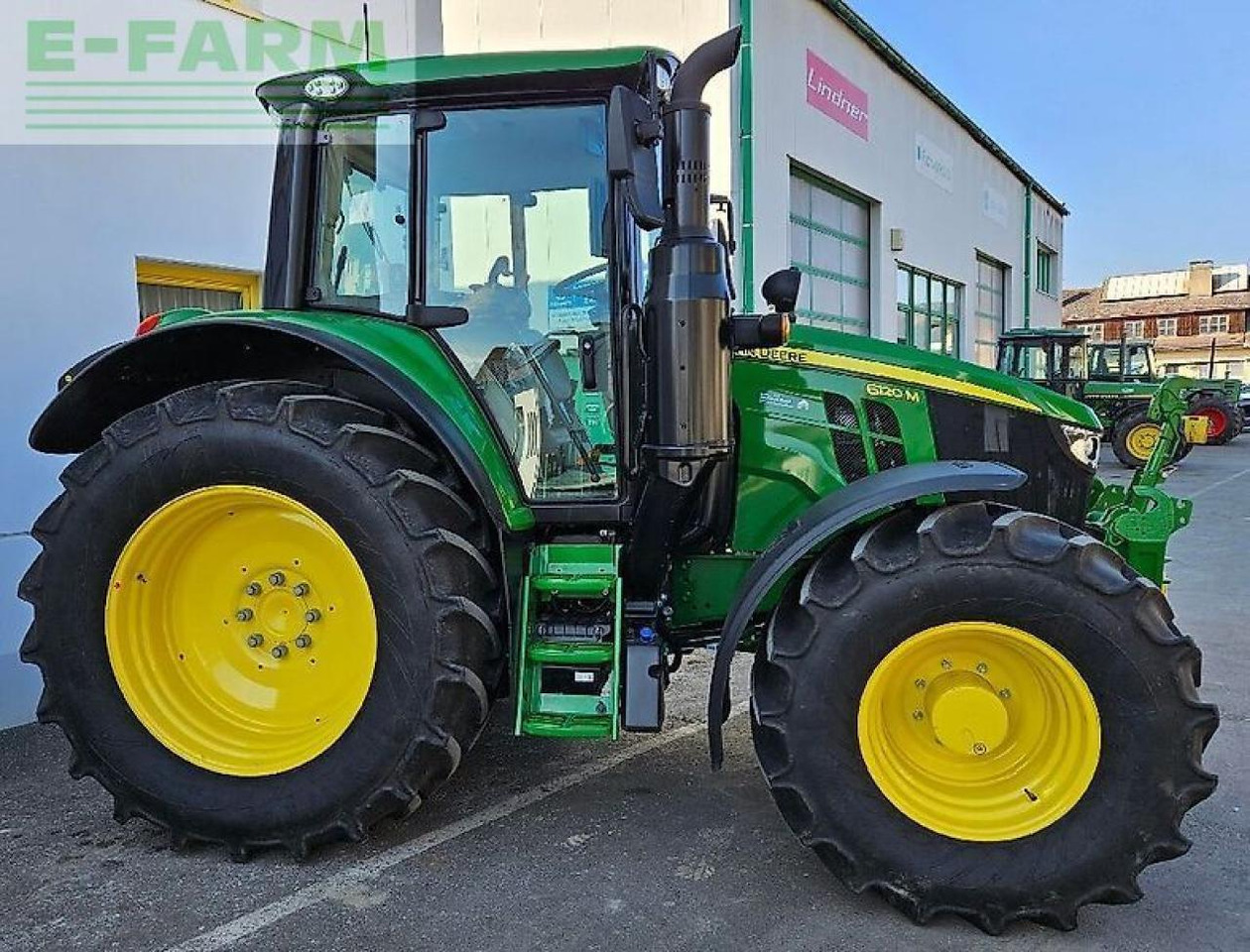 Farm tractor John Deere 6120m: picture 8