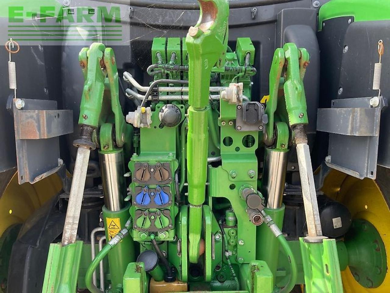 John Deere 6130r - Farm tractor: picture 4 John Deere 6130r - Farm tractor: picture 4