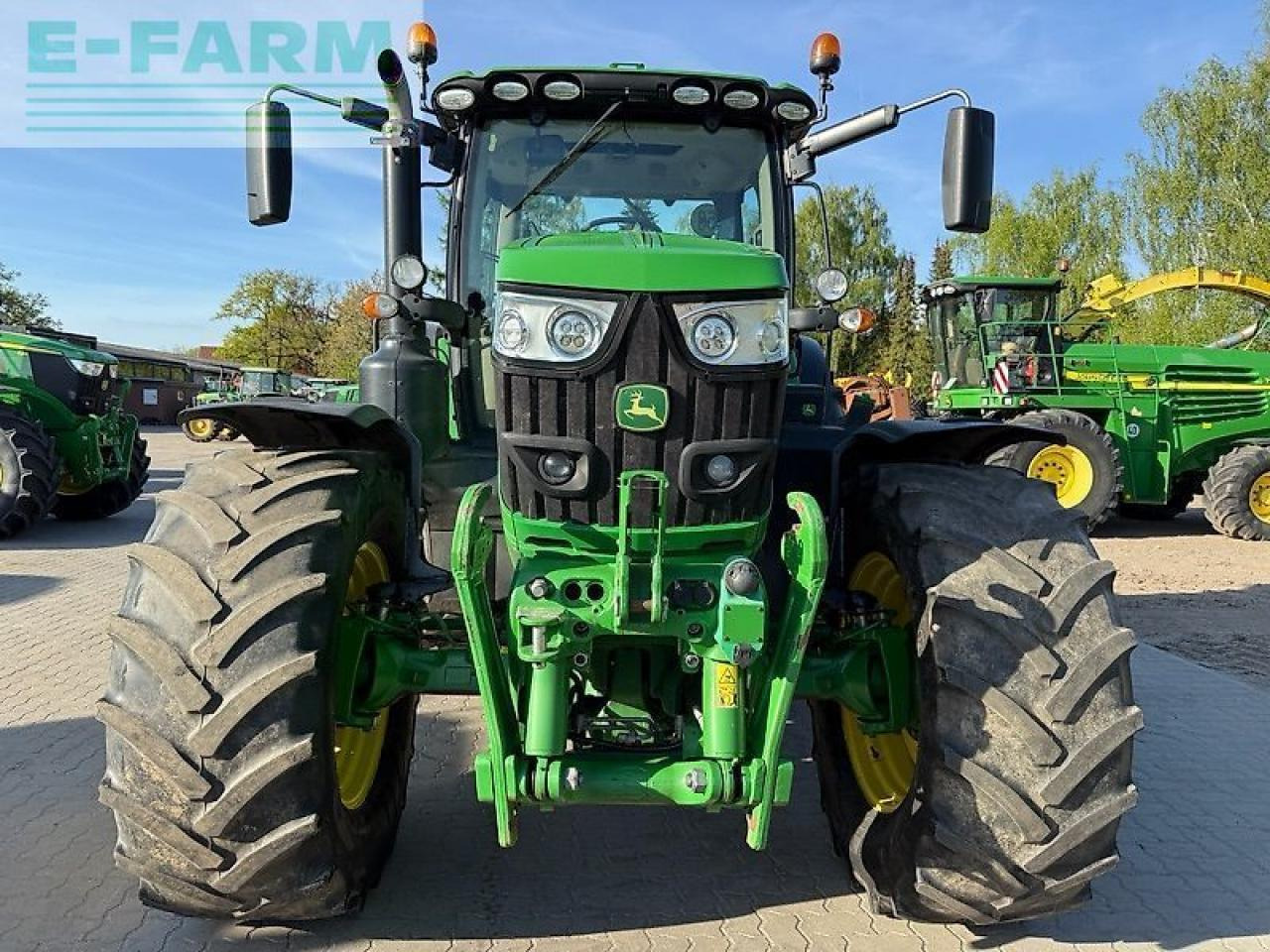 John Deere 6155r - Farm tractor: picture 2 John Deere 6155r - Farm tractor: picture 2