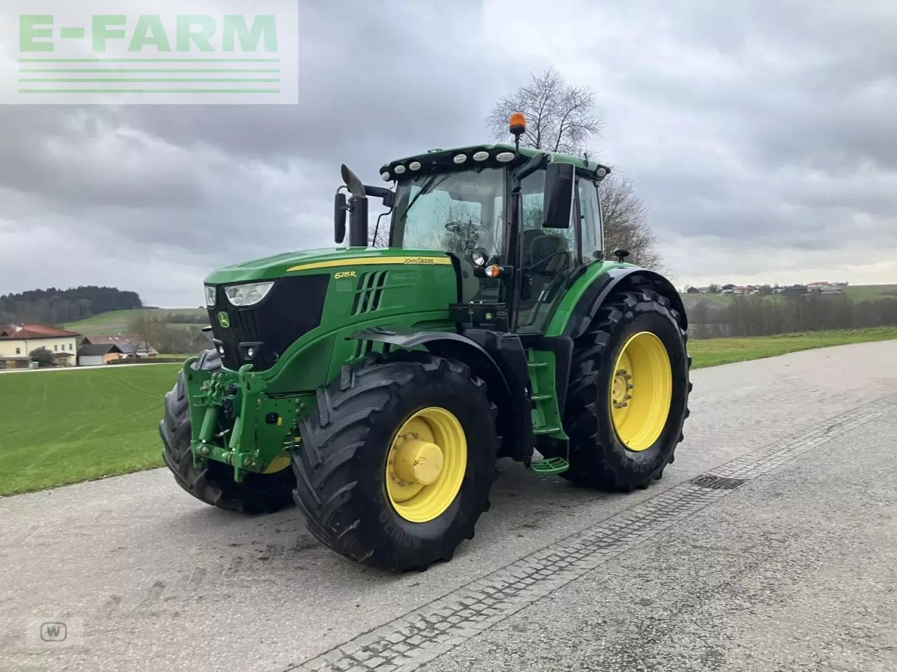 John Deere 6215r - Farm tractor: picture 1 John Deere 6215r - Farm tractor: picture 1