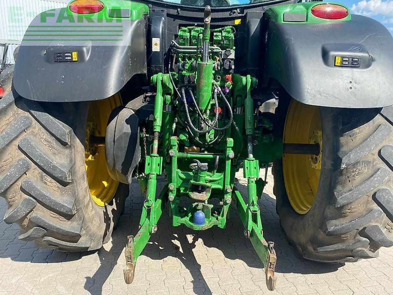 John Deere 6215r - Farm tractor: picture 4 John Deere 6215r - Farm tractor: picture 4