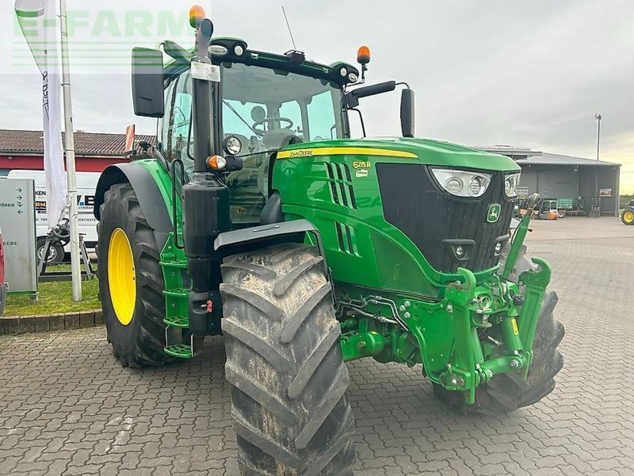 John Deere 6215r - Farm tractor: picture 3 John Deere 6215r - Farm tractor: picture 3