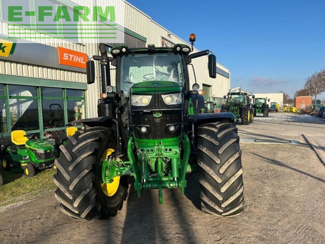 John Deere 6215r - Farm tractor: picture 2 John Deere 6215r - Farm tractor: picture 2