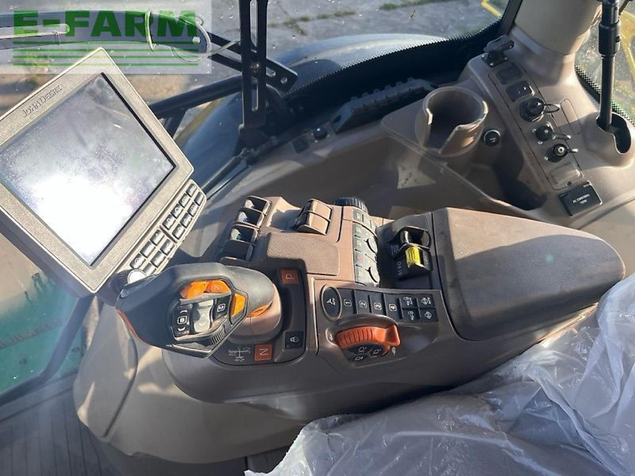 John Deere 6250r - Farm tractor: picture 3 John Deere 6250r - Farm tractor: picture 3