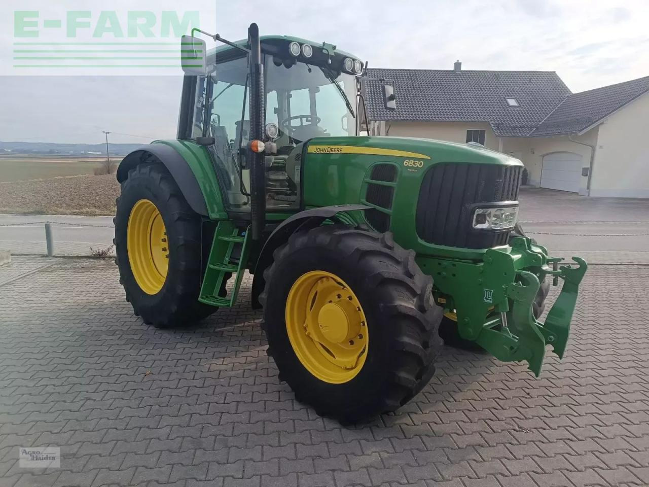 John Deere 6830 premium - Farm tractor: picture 1 John Deere 6830 premium - Farm tractor: picture 1