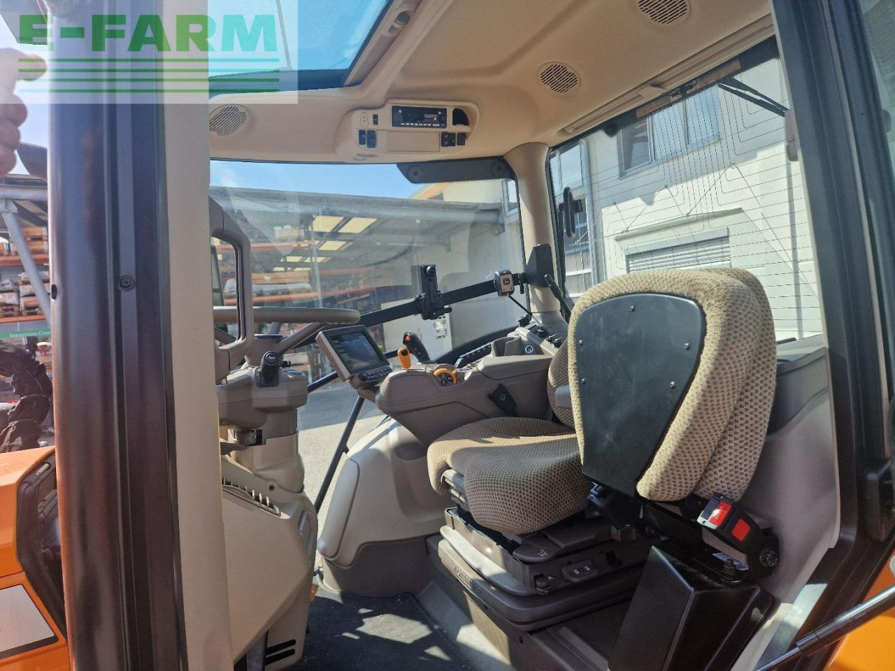 Farm tractor John Deere 6R 150: picture 15