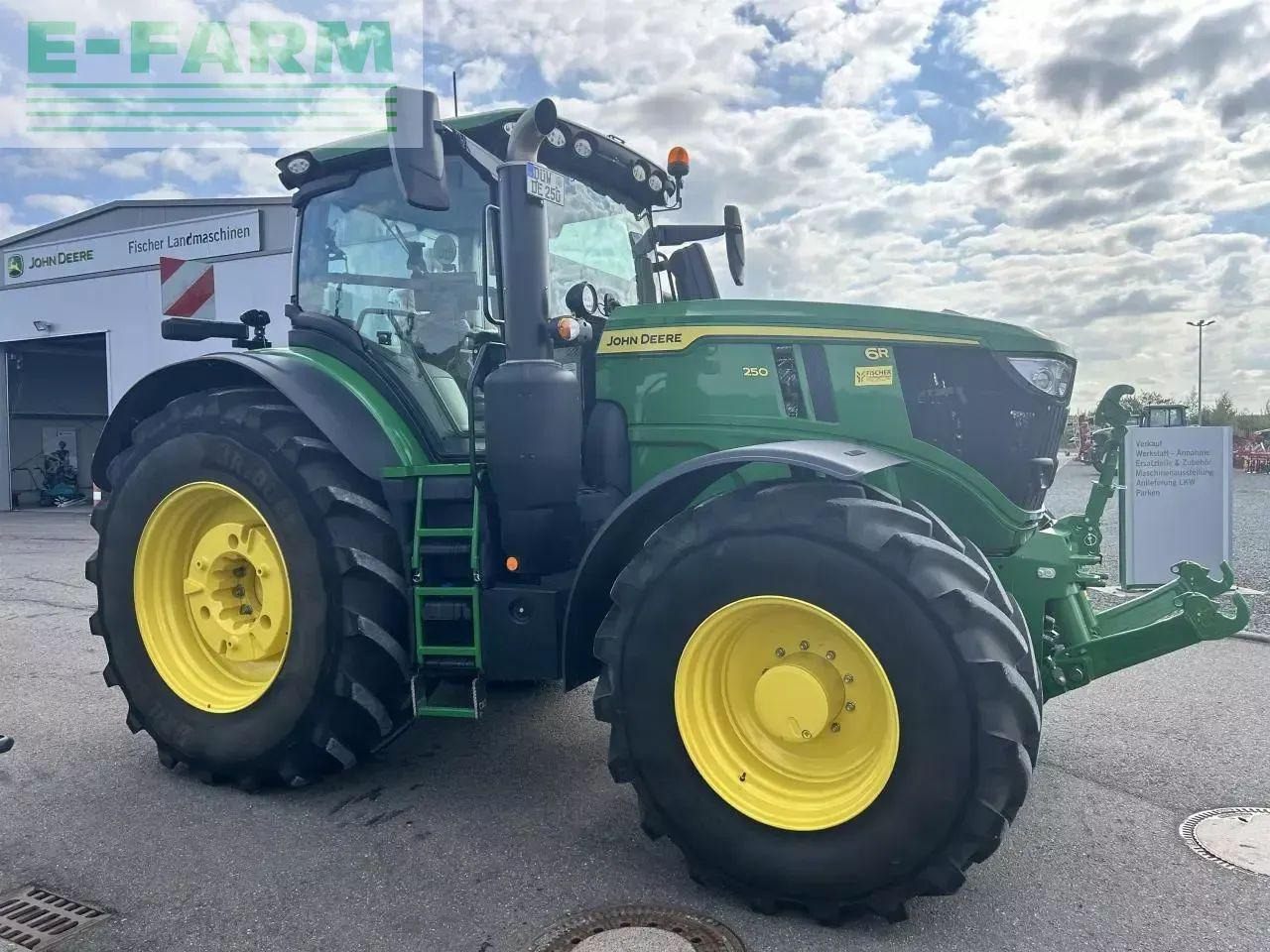 John Deere 6r 250 - Farm tractor: picture 4 John Deere 6r 250 - Farm tractor: picture 4