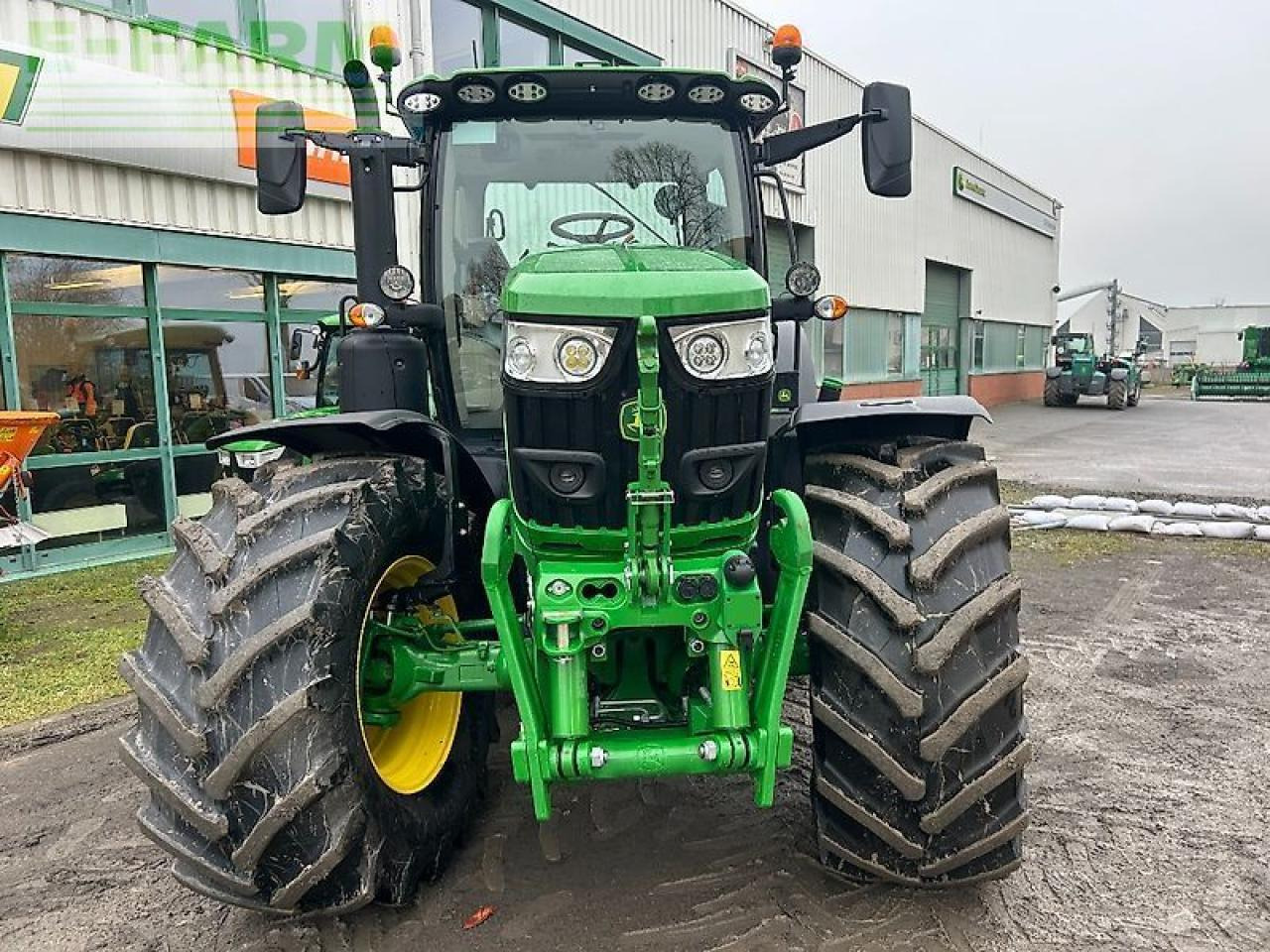John Deere 6r185 - Farm tractor: picture 2 John Deere 6r185 - Farm tractor: picture 2