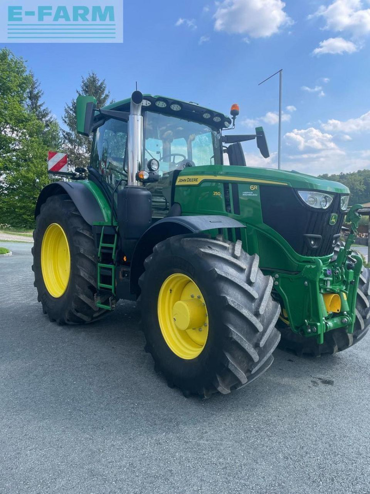 John Deere 6r250 - Farm tractor: picture 2 John Deere 6r250 - Farm tractor: picture 2