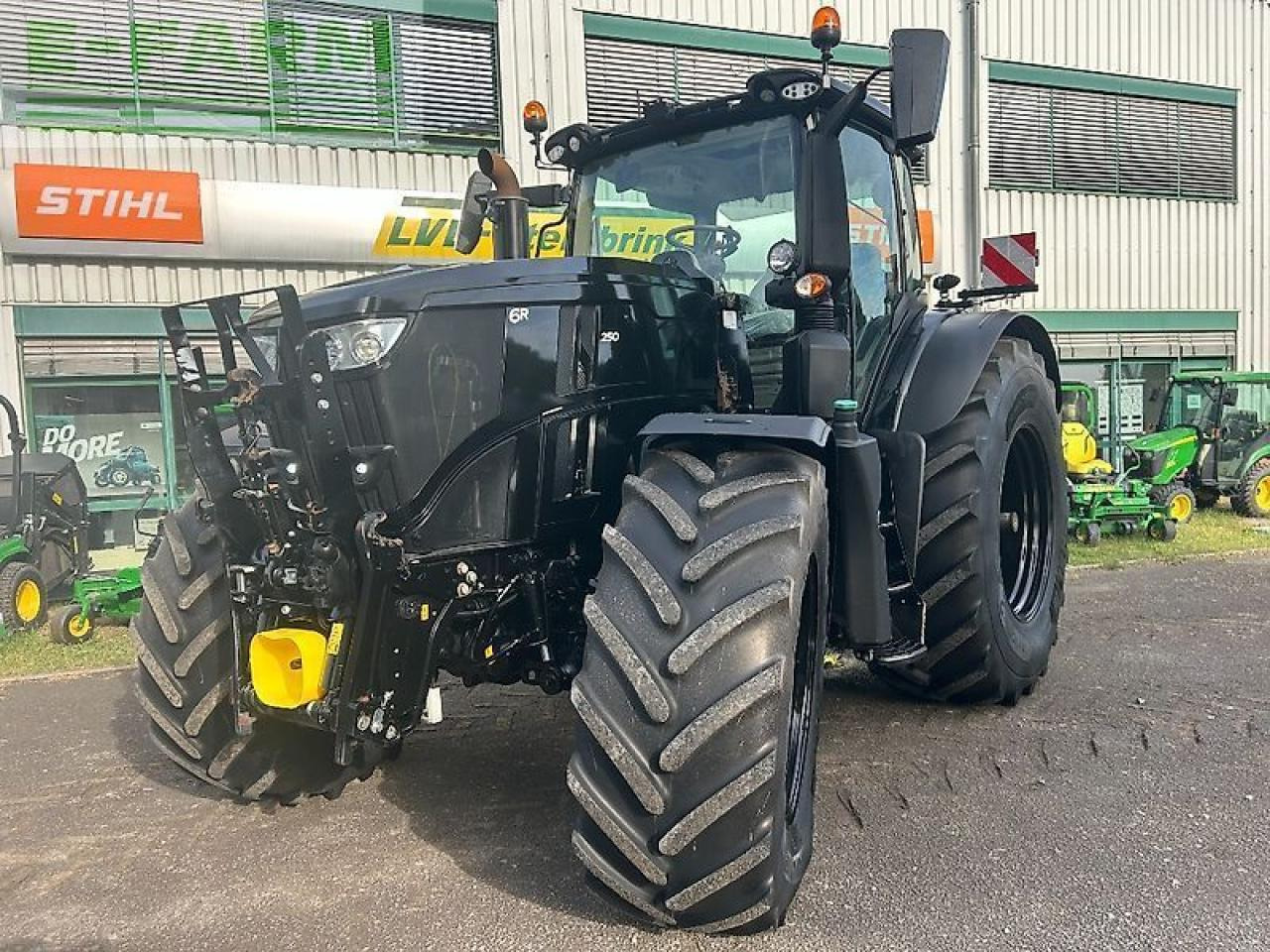 John Deere 6r250 blackedition - Farm tractor: picture 1 John Deere 6r250 blackedition - Farm tractor: picture 1
