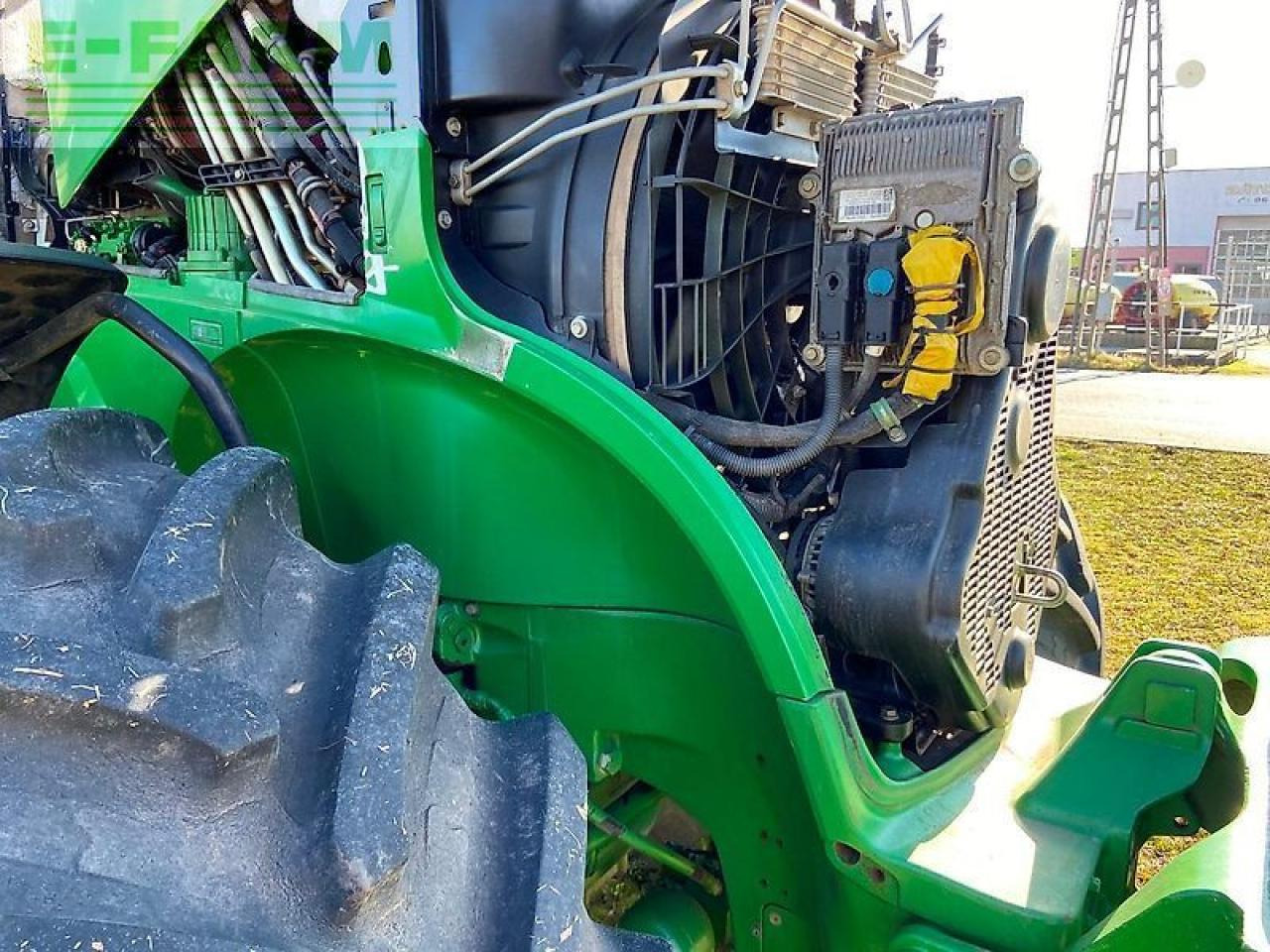 Farm tractor John Deere 7230r: picture 32