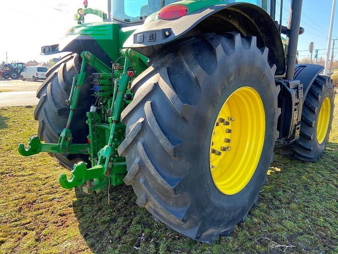 Farm tractor John Deere 7230r: picture 25
