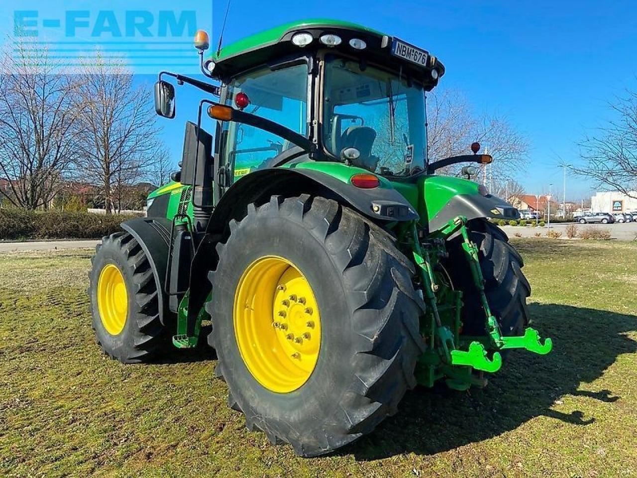 Farm tractor John Deere 7230r: picture 7