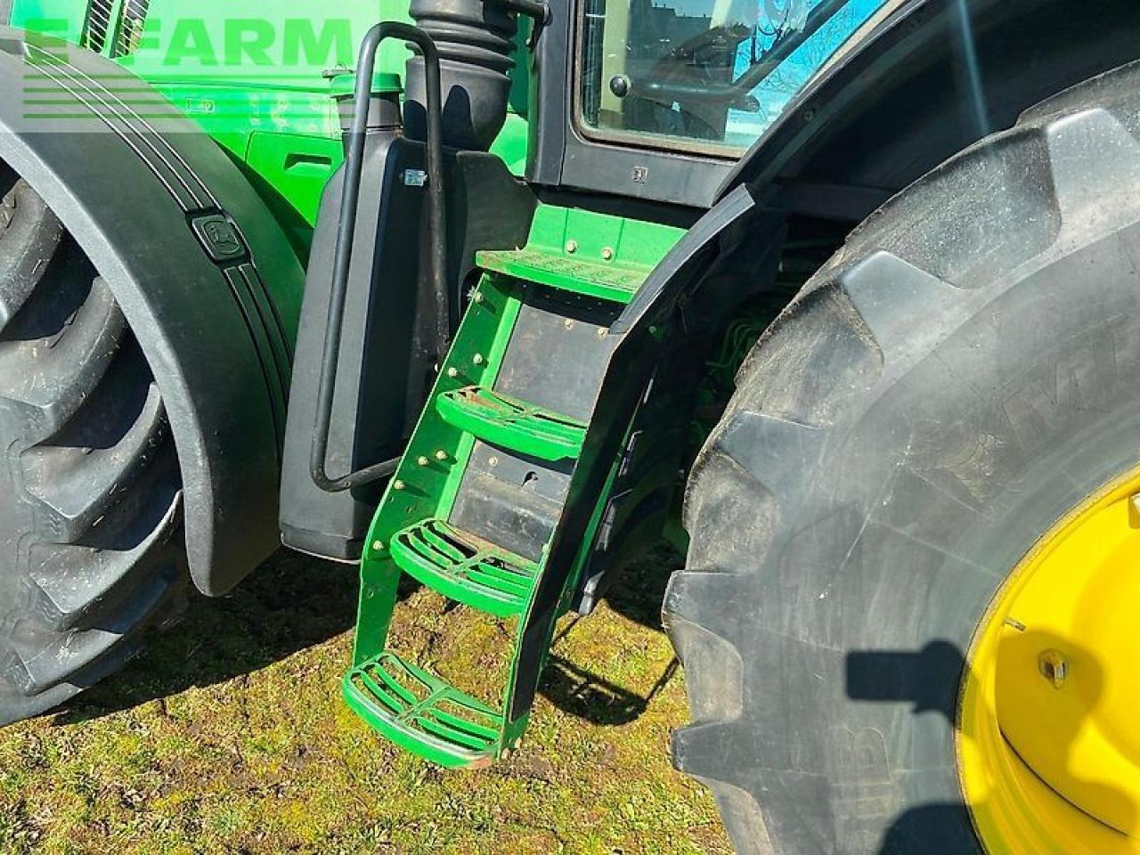 Farm tractor John Deere 7230r: picture 17